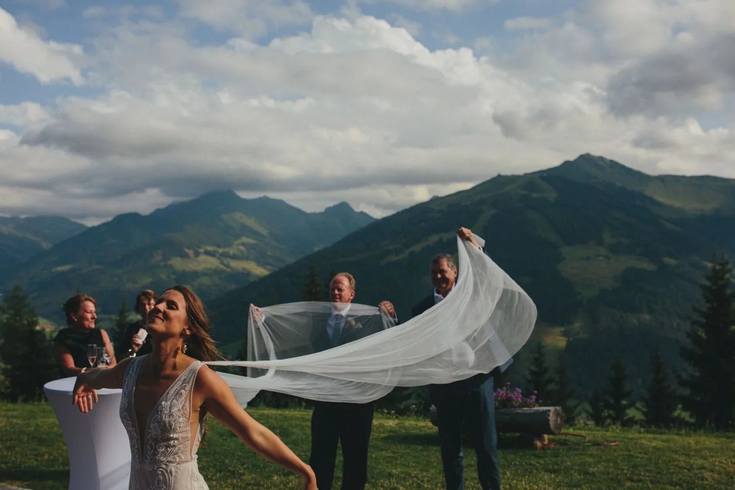 Wedding 2958b9c909 w1440